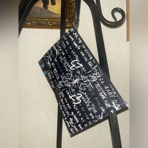 DKNY IBlack & Graffiti Womens Wristlet